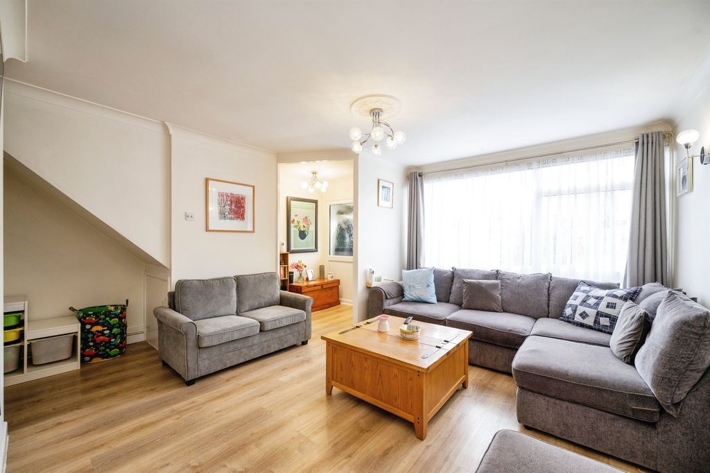 Property photo 2 of 17