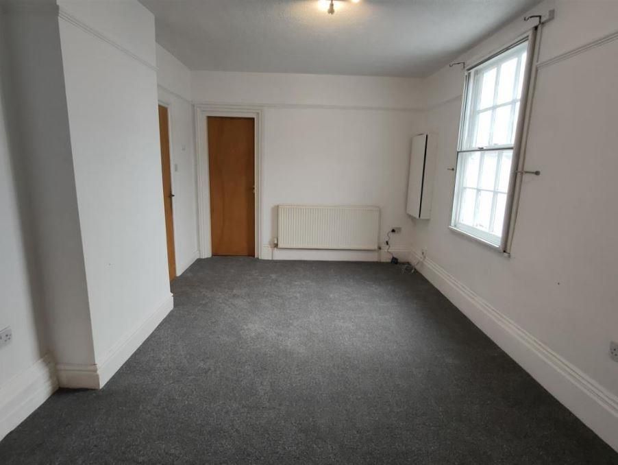 Property photo 3 of 7 Living.Jpg