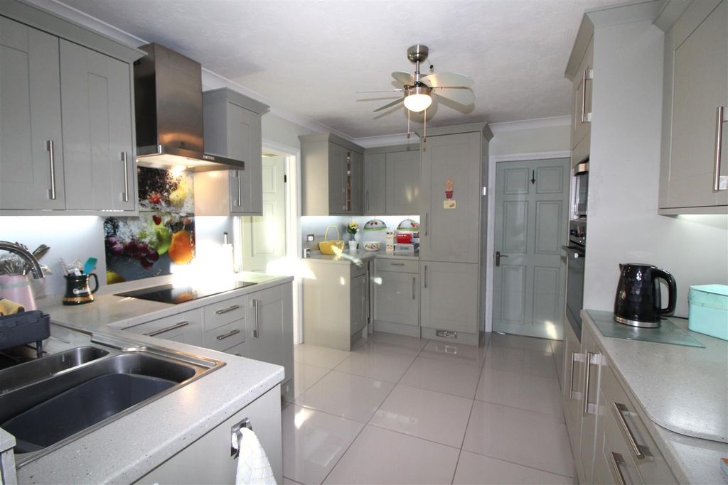 Property photo 3 of 46 Kitchen