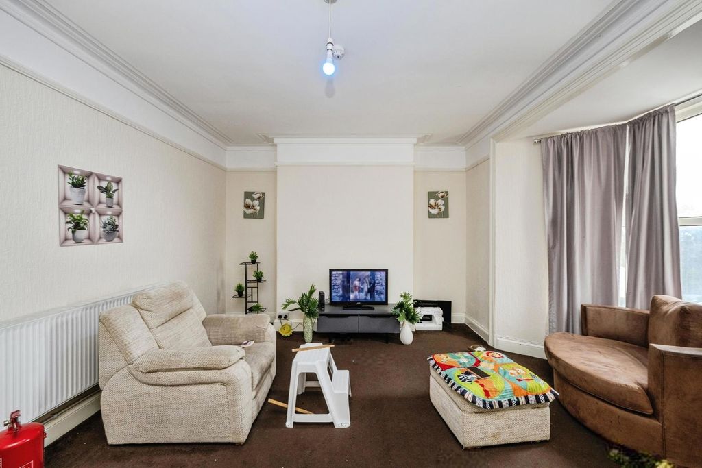 Property photo 2 of 21 Pbox-Img.Jpg