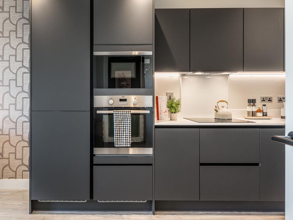 Property photo 3 of 10 Kew Bridge Rise, Skylark Building, Kitchen