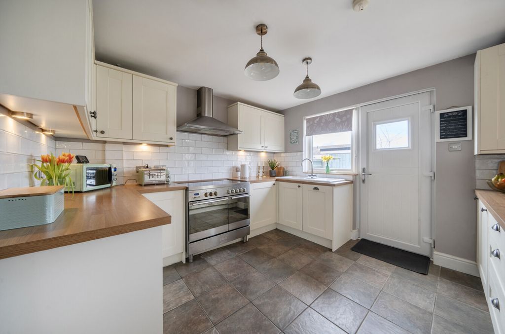 Property photo 3 of 20 1423809-7-69B0128...