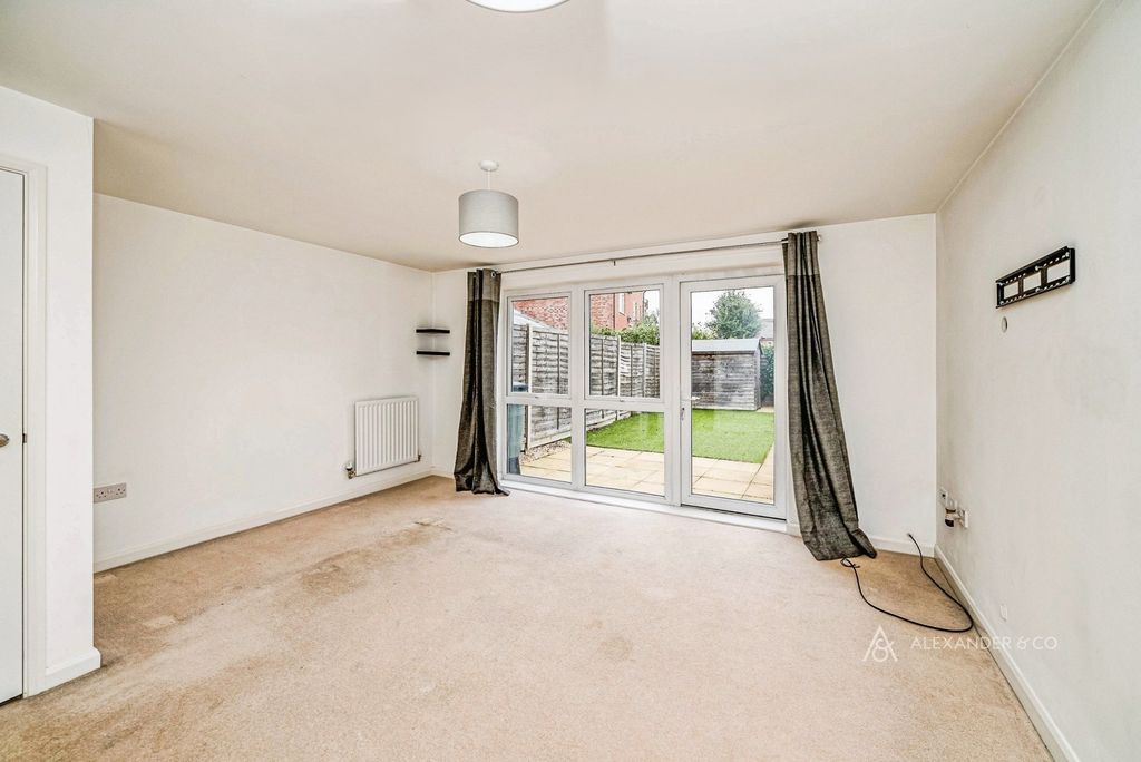 Property photo 3 of 11 Pbox-Img.Jpg