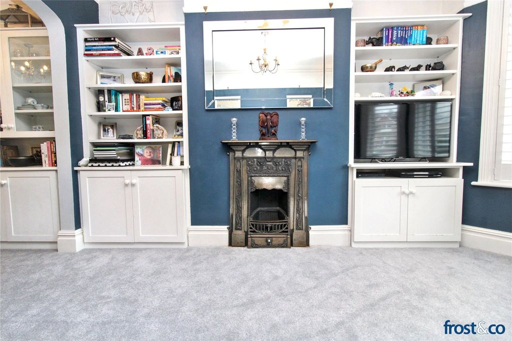 Property photo 2 of 14 Lounge