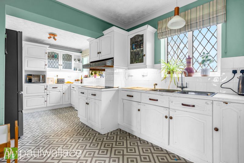 Property photo 3 of 33 Kitchen