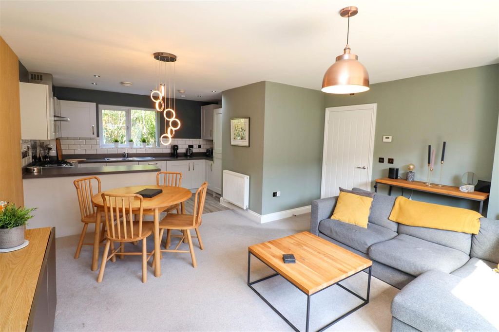 Property photo 2 of 31 Lounge/Dining Room/Kitchen