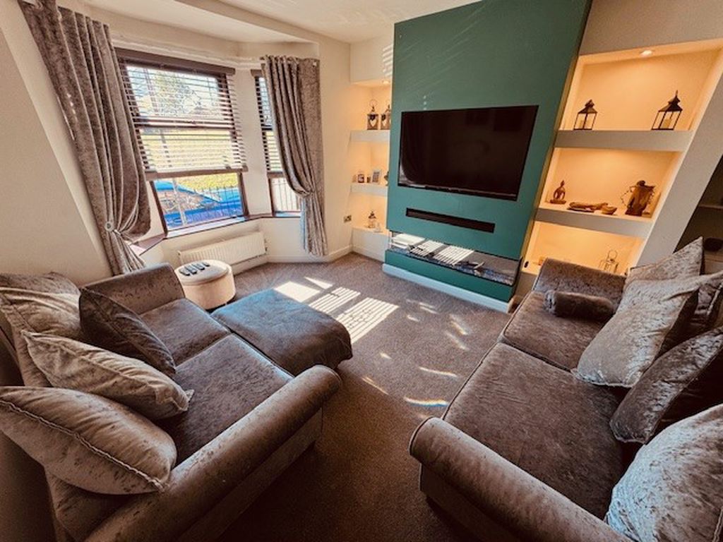 Property photo 2 of 34 Lounge
