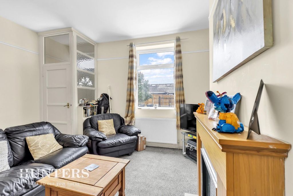 Property photo 3 of 17 Lounge