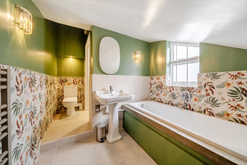 Property photo 3 of 20 Bathroom