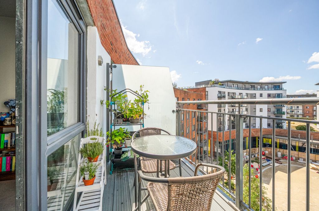 Property photo 1 of 11 1318276-5-686Bb7E...