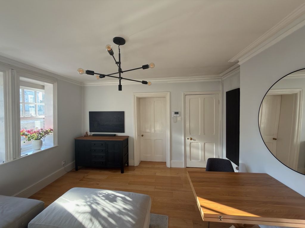 Property photo 3 of 11 Photo 2