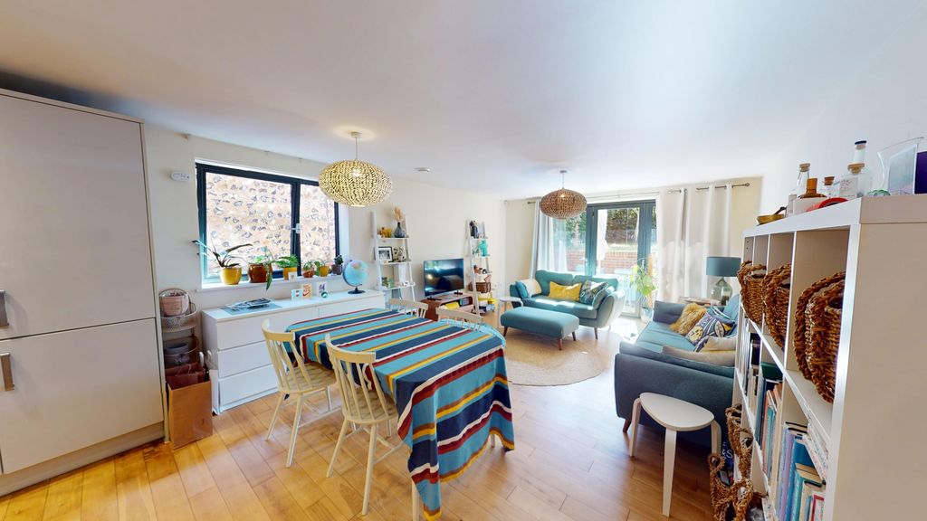 Property photo 3 of 11