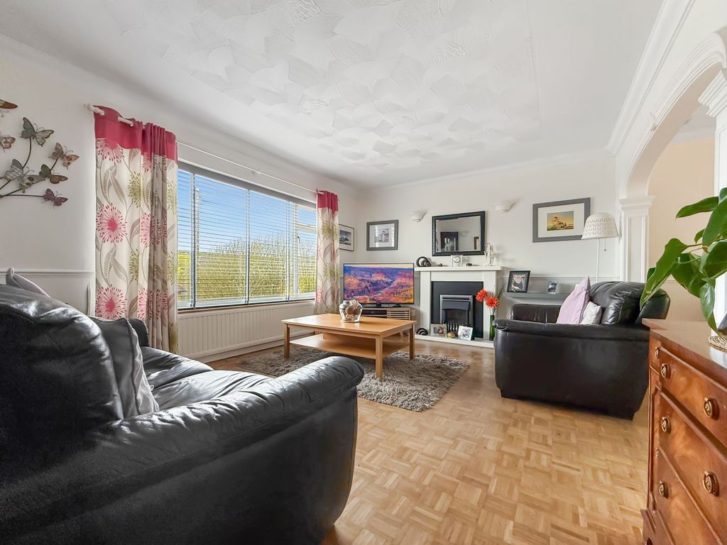 Property photo 2 of 28