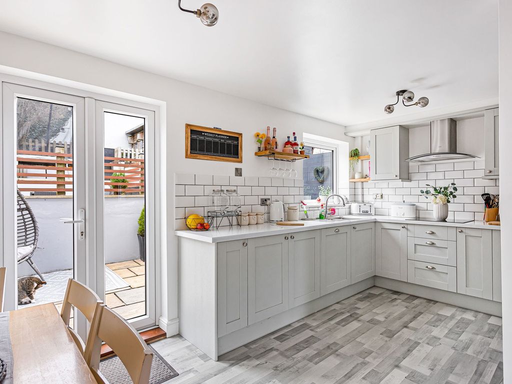 Property photo 2 of 27