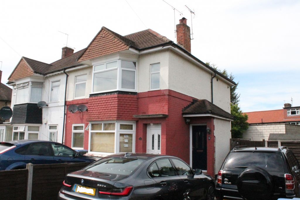 Property photo 1 of 6 Two Bedroom First Floor Maisonette