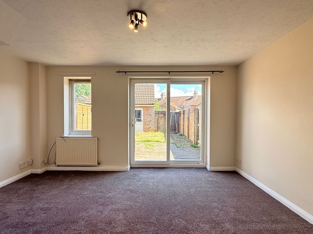 Property photo 3 of 14 Living / Dining Room