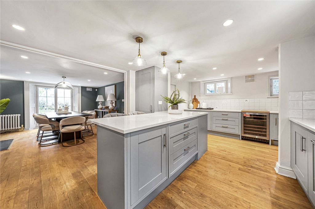 Property photo 3 of 20 Kitchen/Family Room