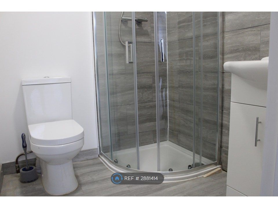 Property photo 1 of 9 Very Large En-Suite Ground Floor