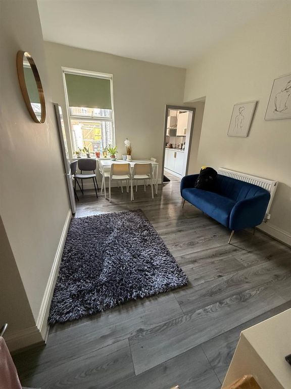 Property photo 1 of 14 Lounge