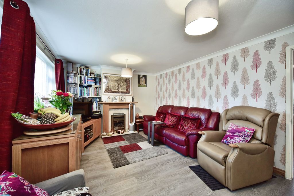Property photo 2 of 12