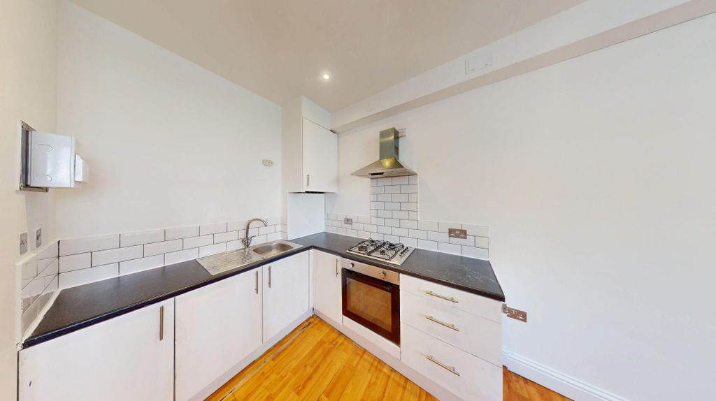 Property photo 1 of 3