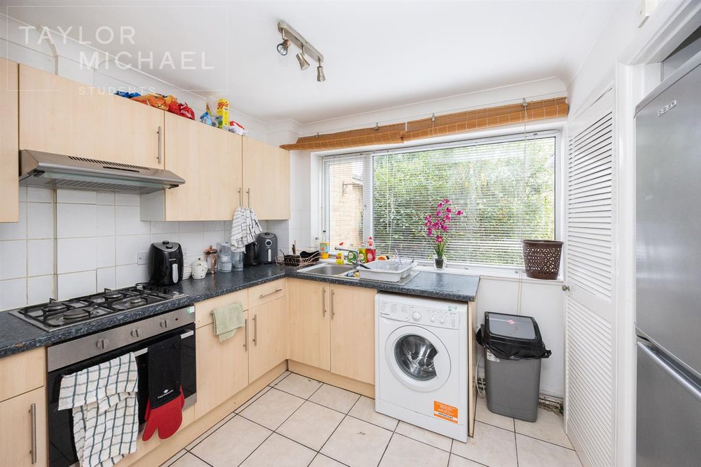Property photo 2 of 12 Kitchen