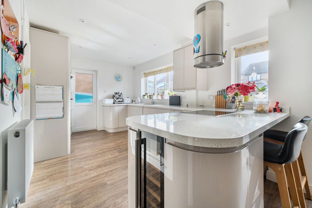 Property photo 3 of 21 Kitchen