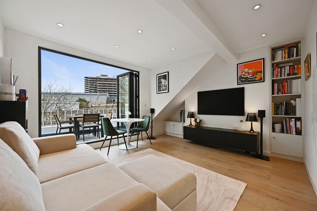 Property photo 2 of 8 Gratton Road