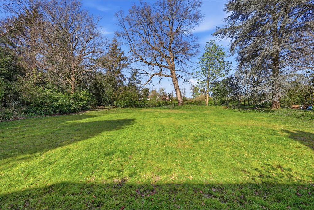 Property photo 2 of 28 Gardens