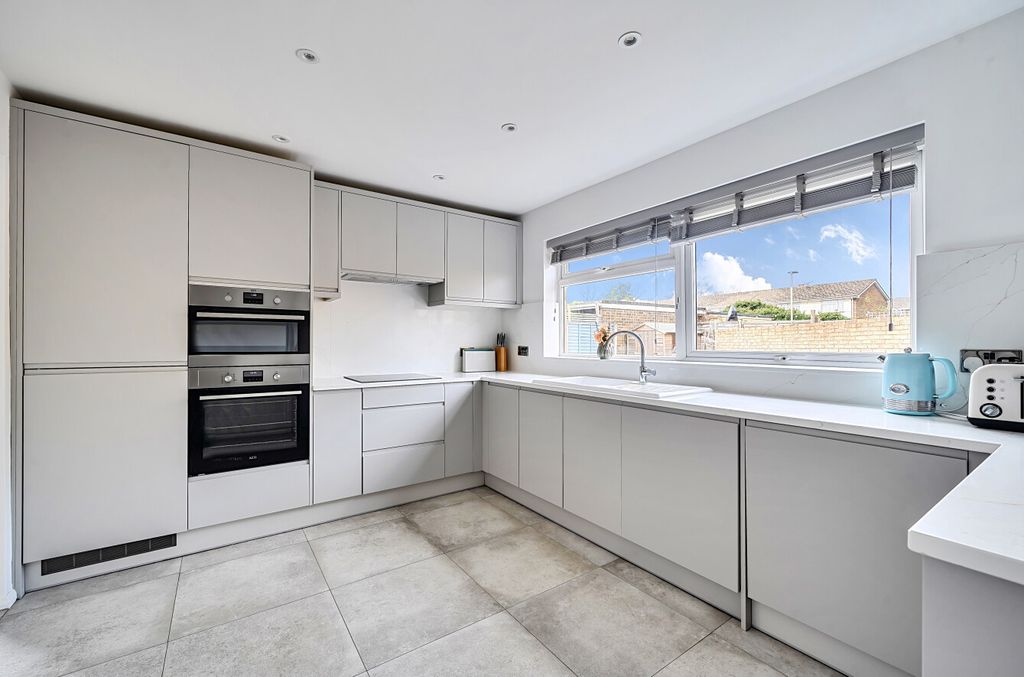 Property photo 2 of 21 1417445-20-69A6Cb...