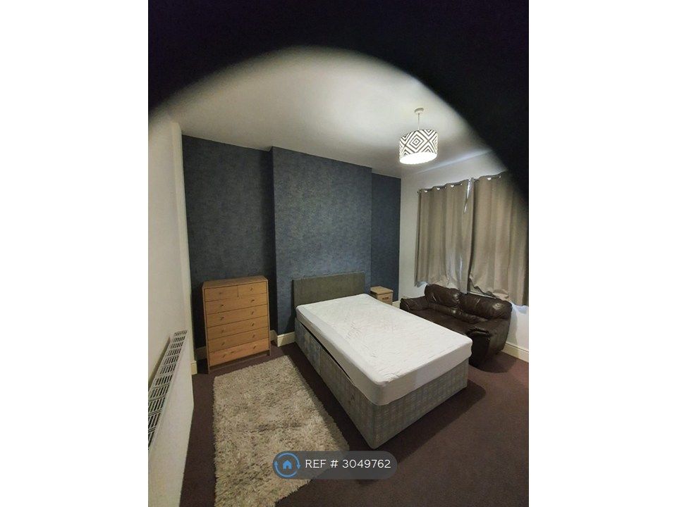 Property photo 2 of 11 Room2 Large Double