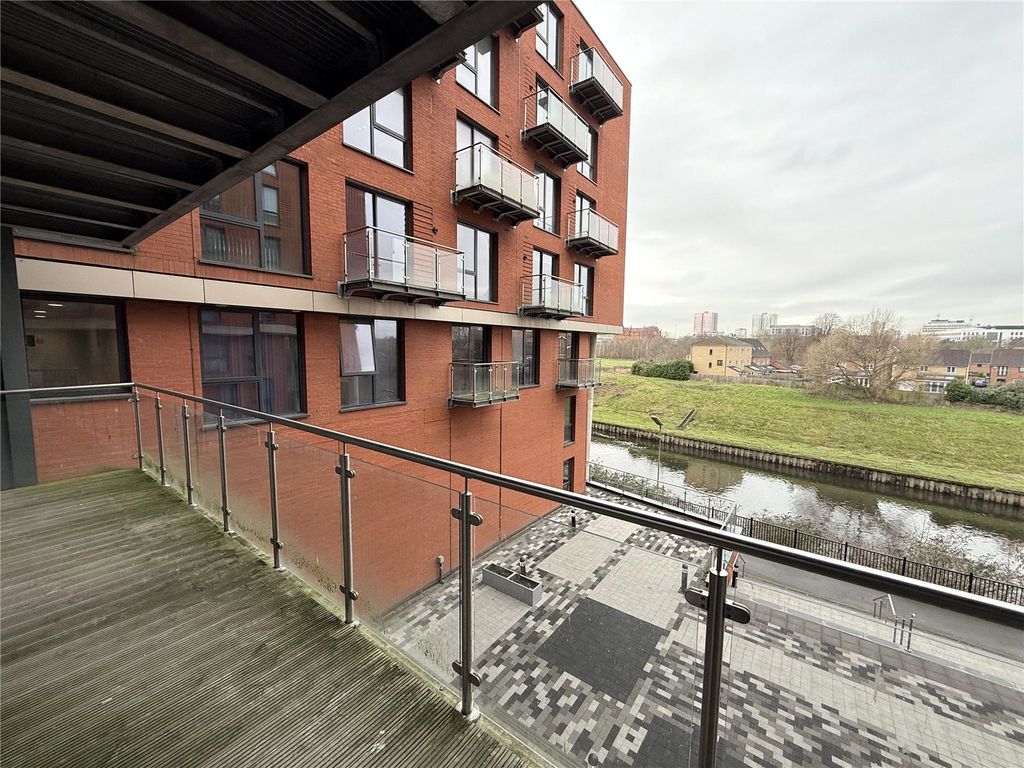 Property photo 1 of 8 Balcony