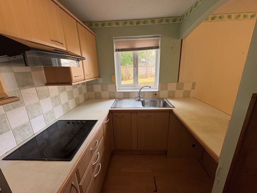 Property photo 2 of 9 Kitchen