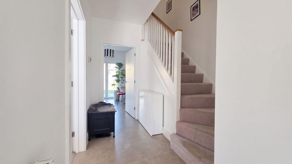 Property photo 2 of 17 5412412