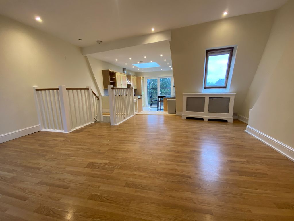 Property photo 3 of 14 Reception