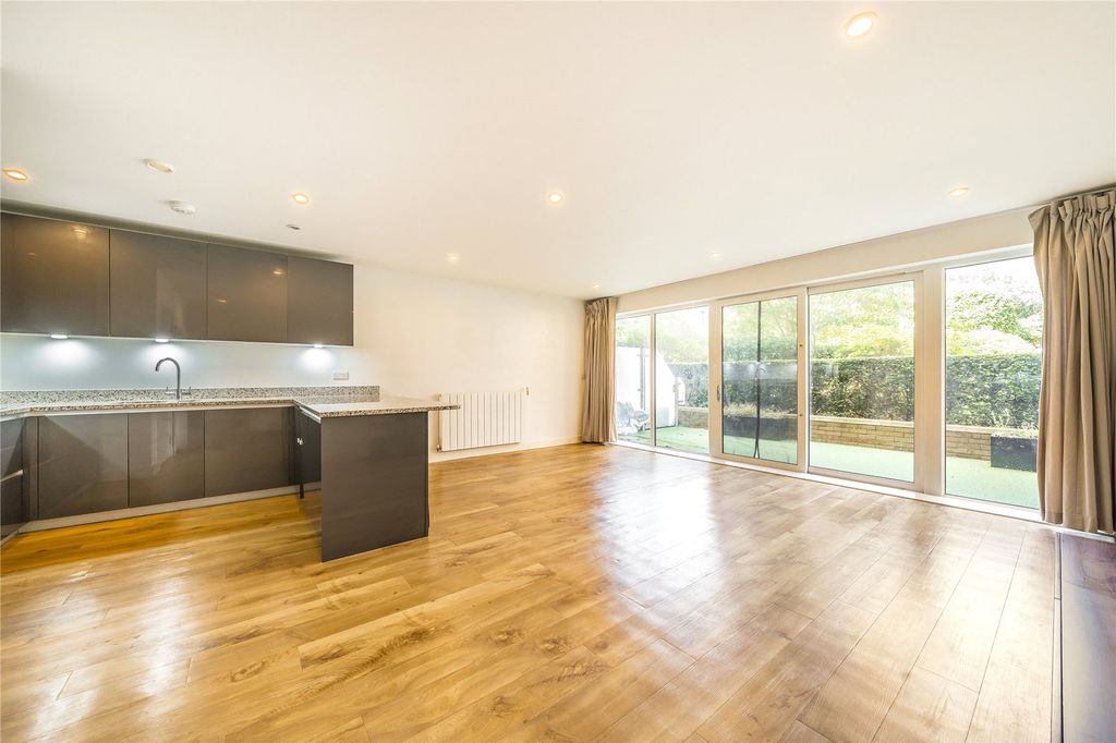 Property photo 2 of 9 Picture No. 29