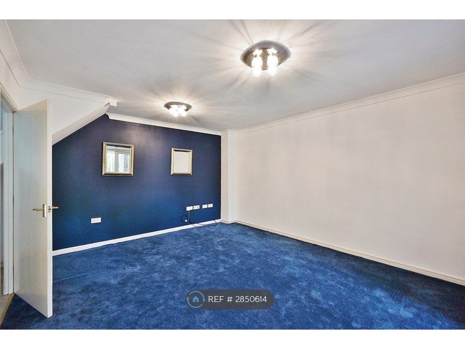 Property photo 2 of 20 Living Room