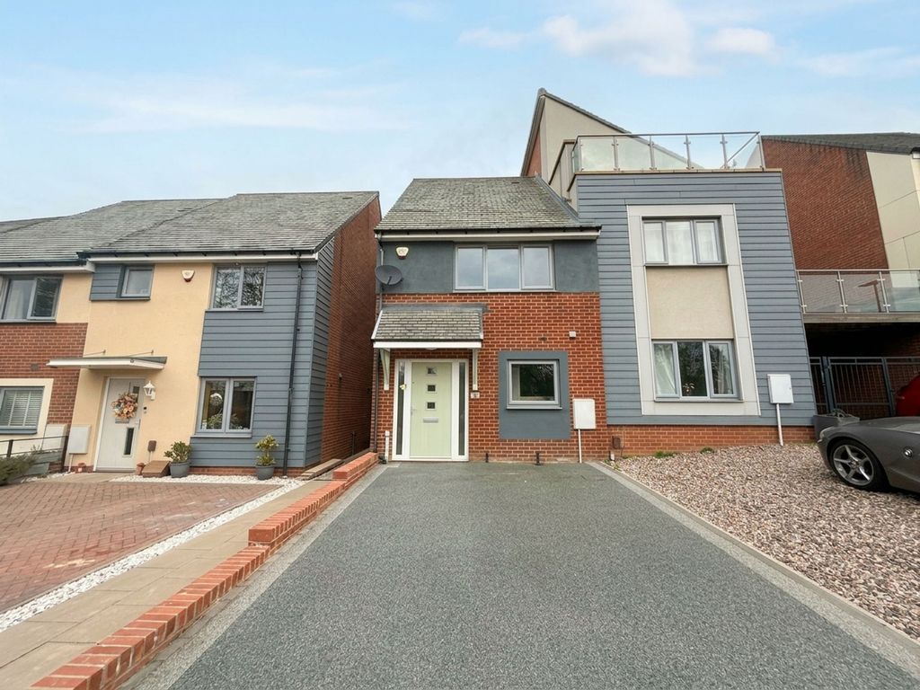 Property photo 3 of 11 External