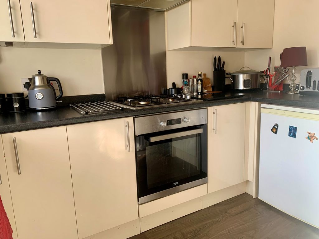 Property photo 2 of 7 Kitchen