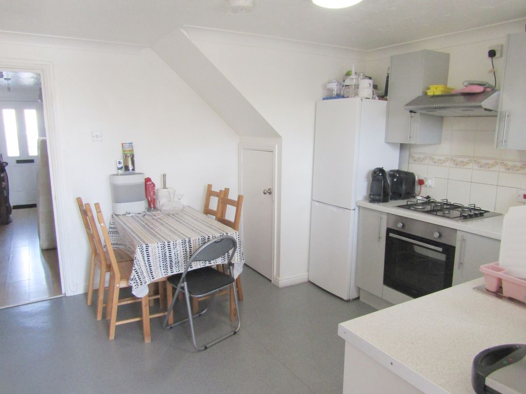 Property photo 2 of 11 Kitchen
