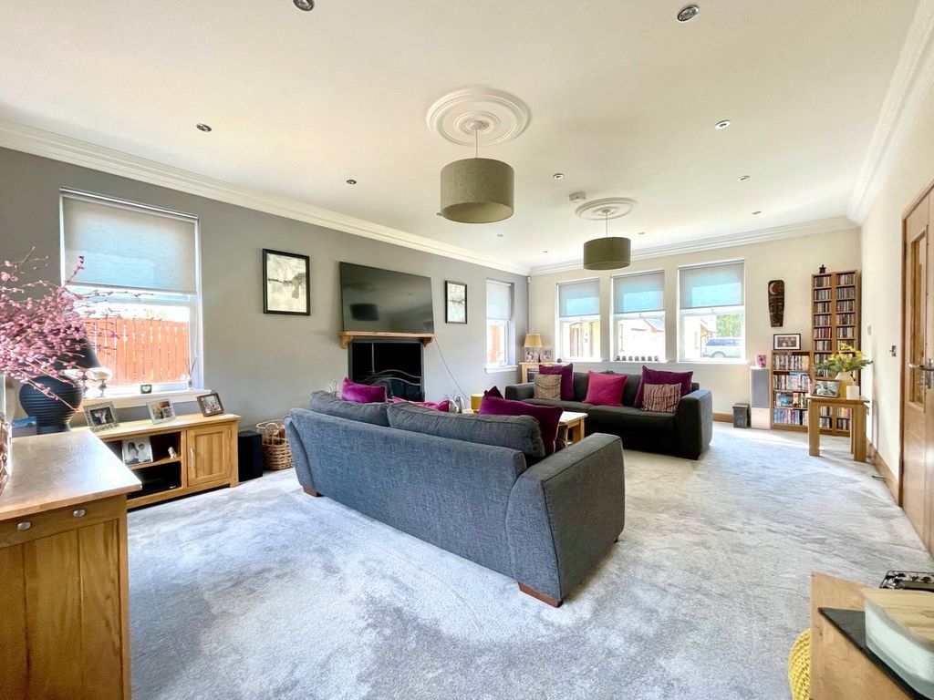 Property photo 3 of 33