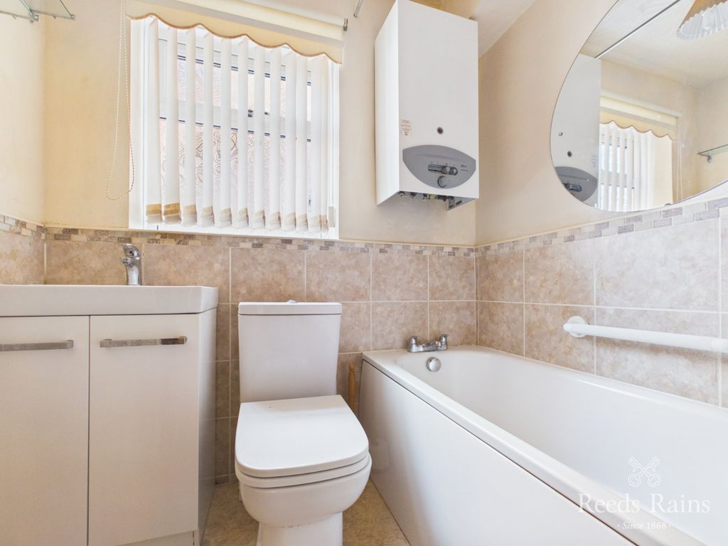 Property photo 3 of 15 Bathroom