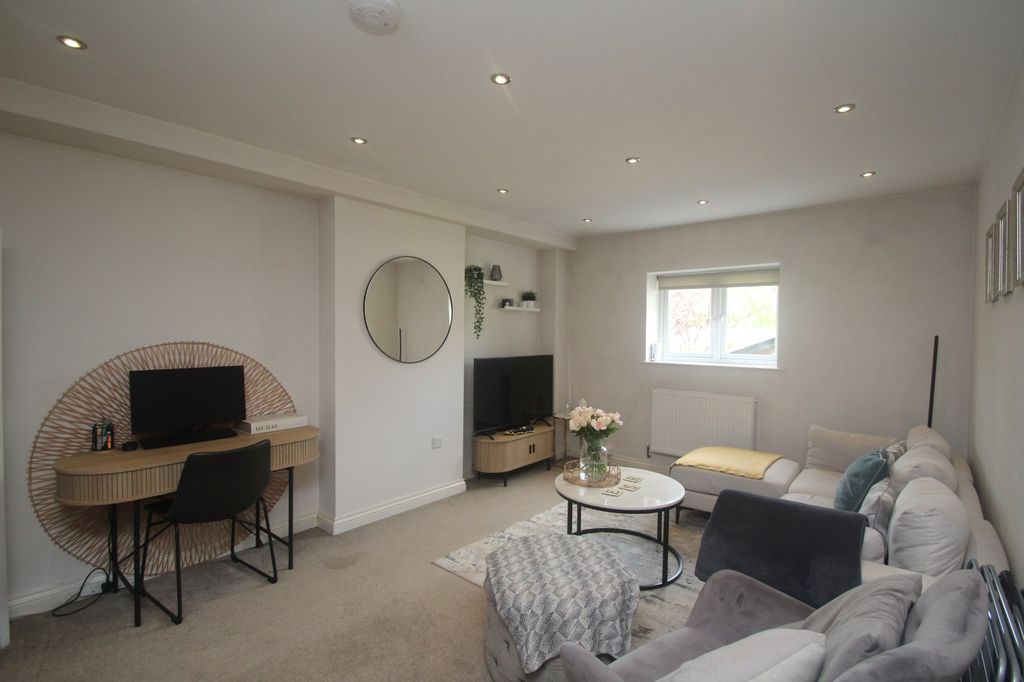 Property photo 2 of 13 Picture No. 04