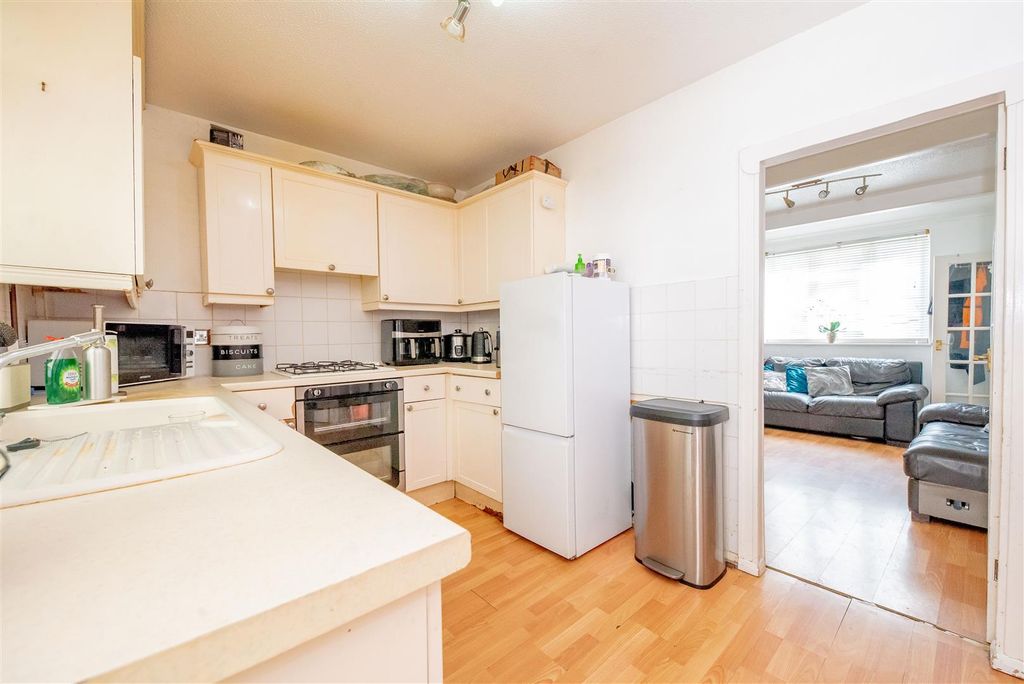 Property photo 3 of 11