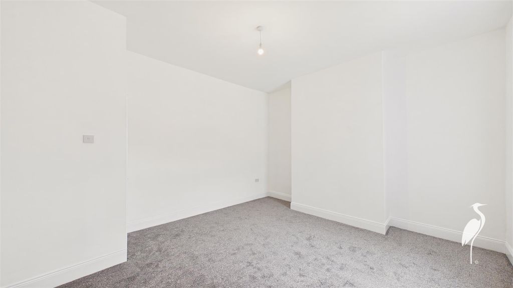 Property photo 3 of 12 Lounge