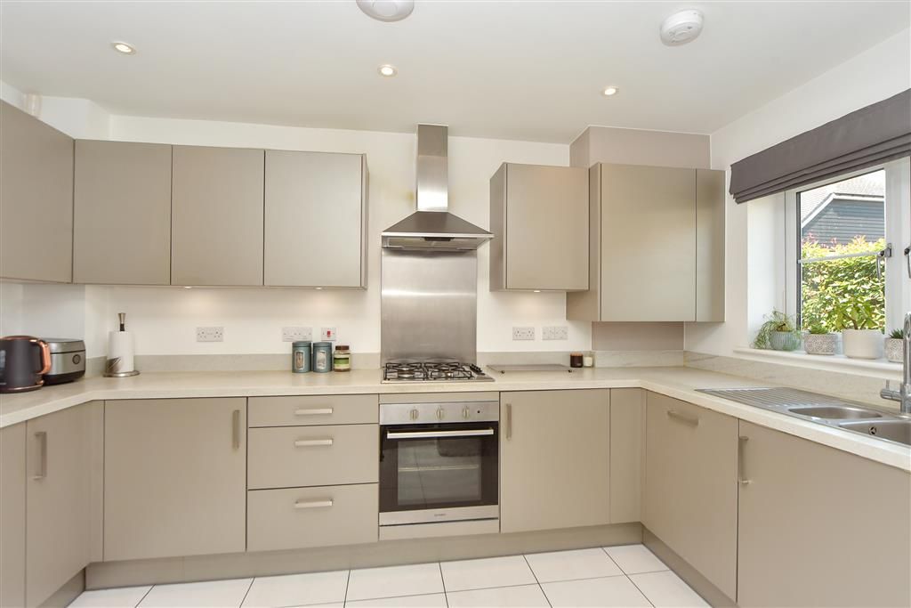 Property photo 2 of 7 Kitchen