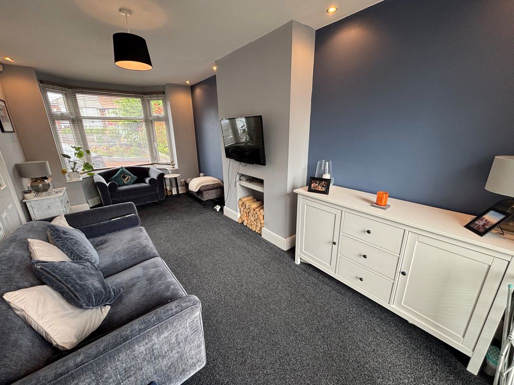 Property photo 2 of 18 Main Lounge