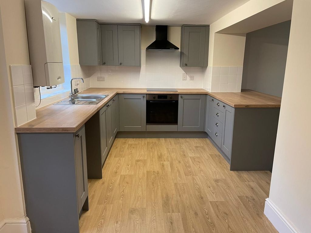 Property photo 2 of 12 Kitchen