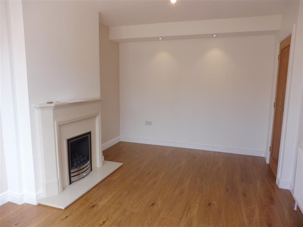 Property photo 3 of 18 Living Room