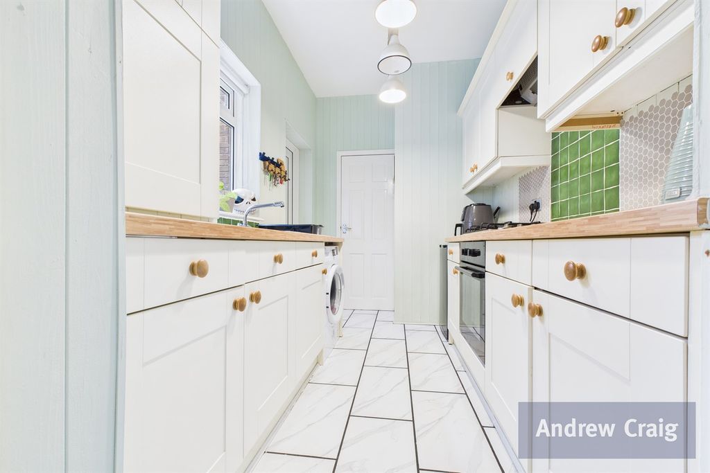 Property photo 3 of 13 Kitchen